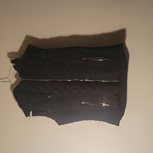 Outer Edge women's black zippered vest. Detachable hood. Size S. Never worn.